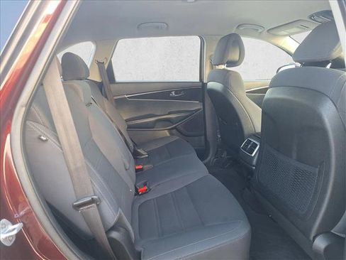 Used 2016 Kia Sorento LX w/ LX Convenience Package image 17