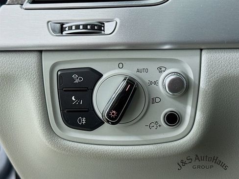 Used 2015 Audi S8 image 10