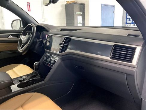 Used 2023 Volkswagen Atlas Cross Sport SE w/ Panoramic Sunroof Package AWD/4WD image 14