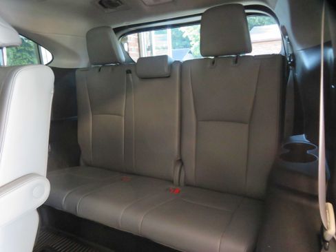 Used 2021 Toyota Highlander Platinum FWD image 22