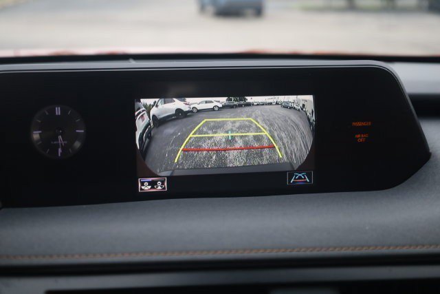 Used 2019 Lexus UX 200 FWD image 15