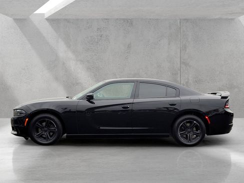 Used 2022 Dodge Charger SXT w/ Leather Interior Group RWD image 8