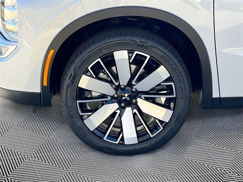 New 2025 Mitsubishi Outlander SE image 31