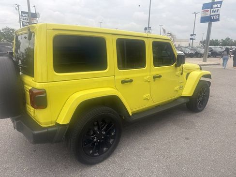 Used 2023 Jeep Wrangler Unlimited Sahara w/ Cold Weather Group AWD/4WD image 5