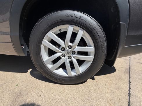 Used 2015 Toyota Highlander LE AWD/4WD image 38