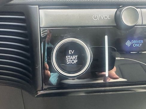 Used 2025 Hyundai Ioniq 5 SEL image 29