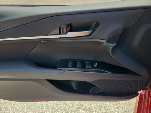 Used 2025 Toyota Camry LE w/ Convenience Package image 14