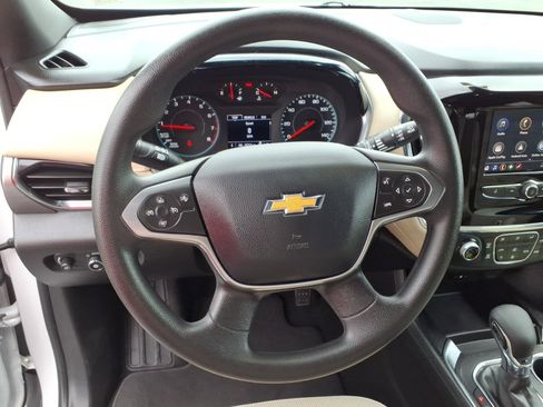 Used 2023 Chevrolet Traverse LS FWD image 7