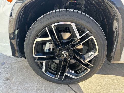New 2026 Volkswagen Tiguan SEL R-Line image 28