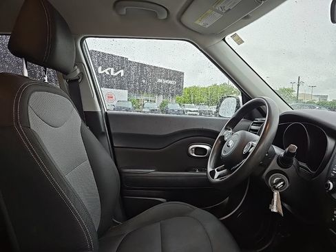 Used 2018 Kia Soul + FWD image 32
