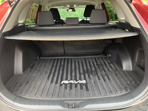 Used 2025 Toyota RAV4 XLE AWD/4WD image 18