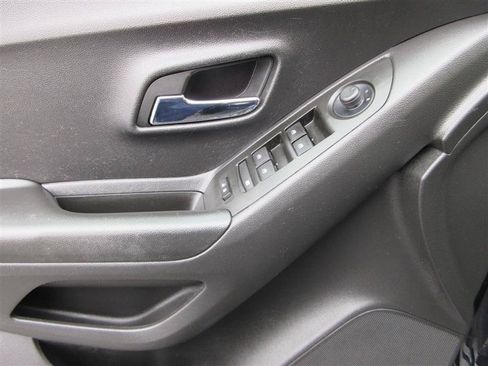 Used 2022 Chevrolet Trax LT w/ Driver Confidence Package AWD/4WD image 10