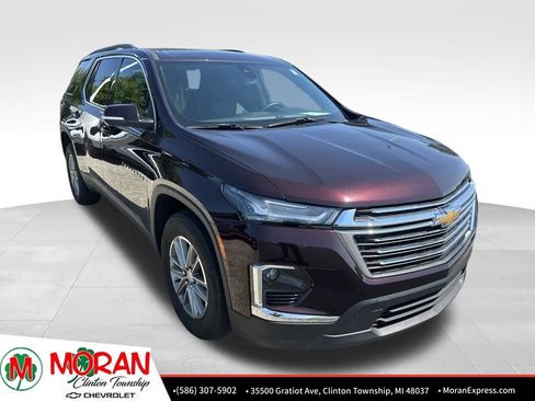 Used 2023 Chevrolet Traverse LT FWD image 2