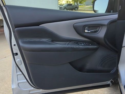 Used 2023 Nissan Murano SV image 12