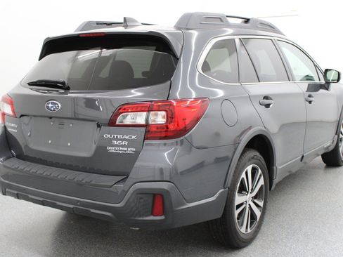 Used 2018 Subaru Outback 3.6R Limited AWD/4WD image 5