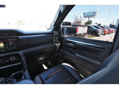 Used 2023 GMC Sierra 1500 AT4 w/ AT4 Premium Package image 8