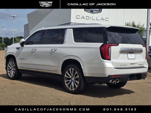 Used 2022 GMC Yukon XL Denali w/ Denali Ultimate Package AWD/4WD image 7