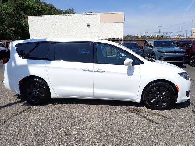 Certified 2020 Chrysler Pacifica Touring w/ S Appearance Package FWD image 8
