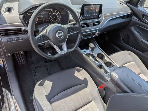 Used 2025 Nissan Altima 2.5 SV FWD image 16