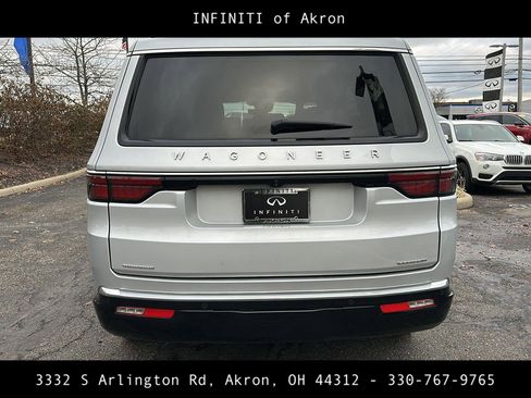 Used 2022 Jeep Wagoneer Series III w/ Flexible Seating Group image 12