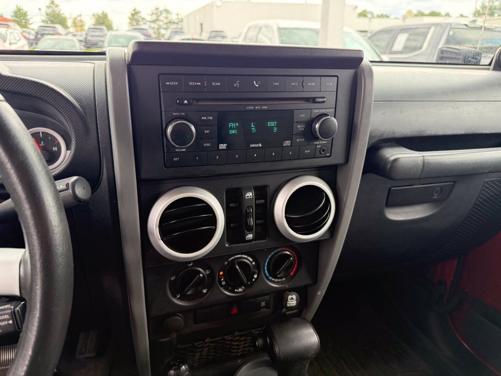 Used 2009 Jeep Wrangler Unlimited Sahara w/ Dual Top Group AWD/4WD image 9