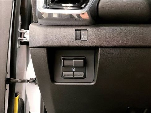 Used 2024 GMC Canyon Elevation w/ Convenience Package AWD/4WD image 39