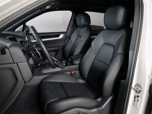 Certified 2026 Porsche Cayenne AWD/4WD image 5