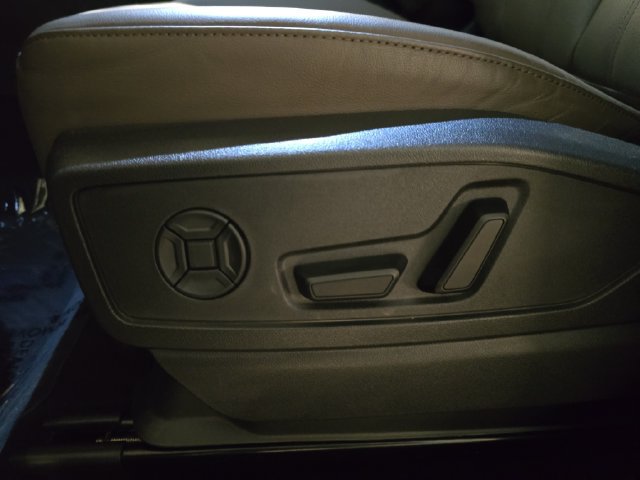 Used 2025 Audi Q5 Premium w/ Convenience Package AWD/4WD image 32