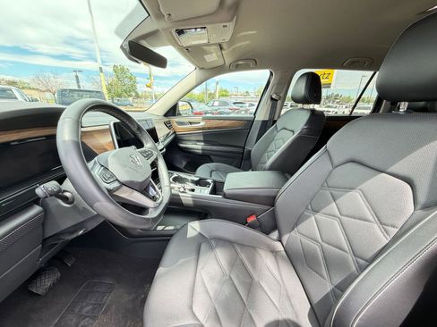 Used 2025 Volkswagen Atlas SE AWD/4WD image 28