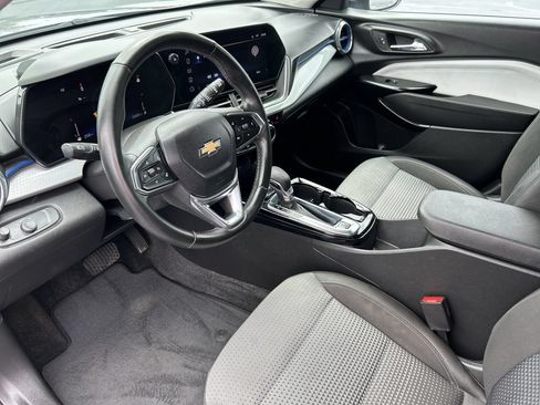 Used 2024 Chevrolet Trax LT w/ LT Convenience Package FWD image 24