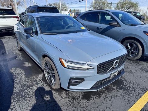 Used 2022 Volvo S60 B5 R-Design w/ Climate Package image 3