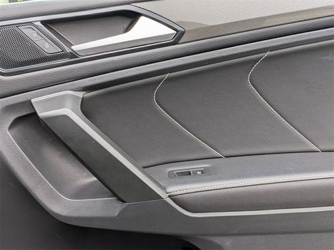 Used 2024 Volkswagen Tiguan SE image 34