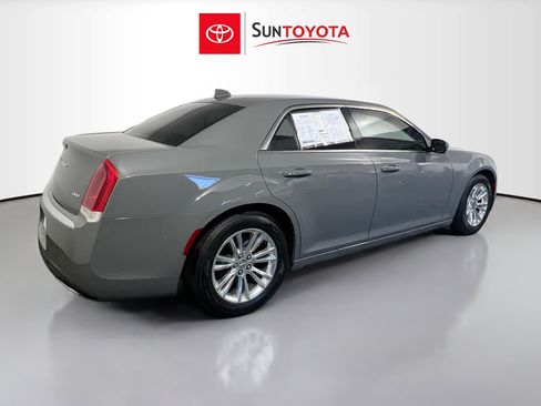 Used 2019 Chrysler 300 Touring L w/ Quick Order Package 22F image 4