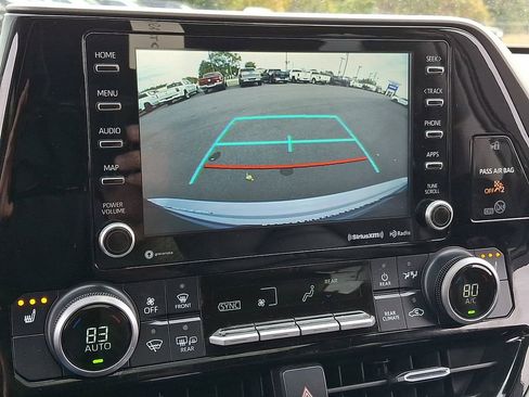 Used 2021 Toyota Highlander XLE image 19