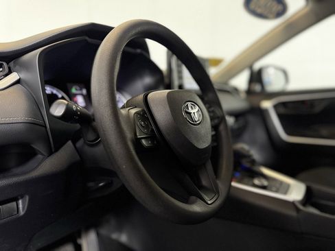 Used 2020 Toyota RAV4 LE image 13