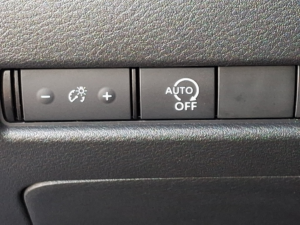 Used 2023 Nissan Rogue S AWD/4WD image 26