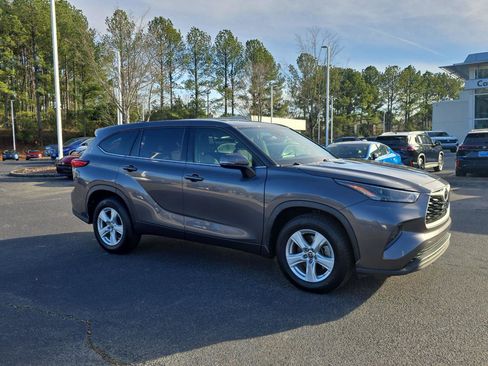Used 2022 Toyota Highlander L image 1