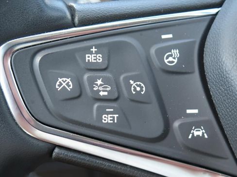 Used 2024 Chevrolet Equinox LT FWD image 14