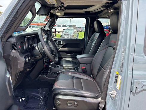 Used 2025 Jeep Wrangler Unlimited Rubicon AWD/4WD image 11
