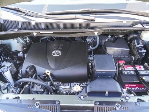 Certified 2020 Toyota Sienna LE w/ Carpet Mat Package FWD image 27