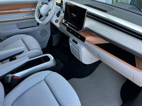 New 2025 Volkswagen ID. Buzz Pro S Plus image 15