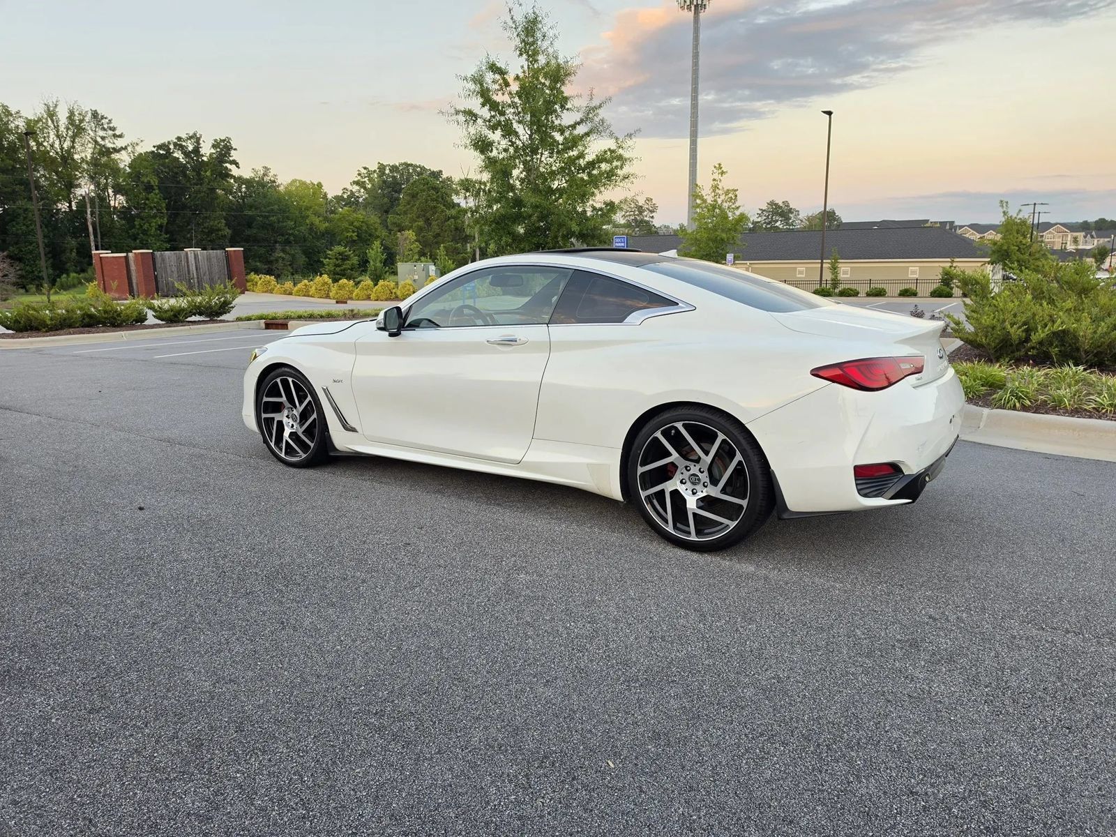 Used 2017 INFINITI Q60 3.0t w/ Premium Plus Package 3.0T AWD/4WD image 5