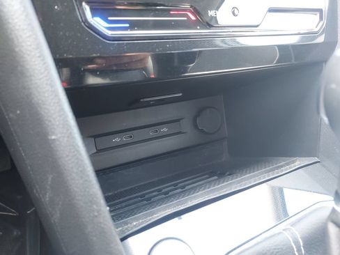 Certified 2025 Volkswagen Taos SE AWD/4WD image 19