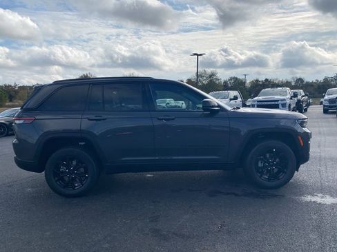 New 2025 Jeep Grand Cherokee Altitude image 8