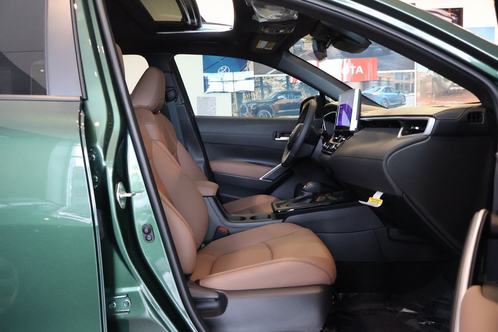 Used 2026 Toyota Corolla Cross XLE w/ Convenience Package FWD image 9