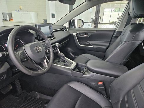 Used 2021 Toyota RAV4 XLE Premium AWD/4WD image 8