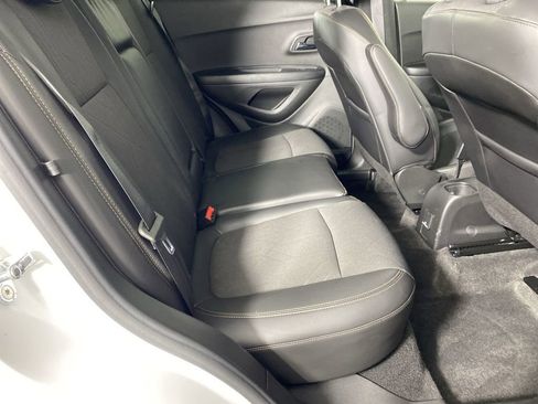 Used 2022 Chevrolet Trax LT w/ LT Convenience Package image 27