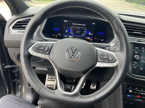 Certified 2023 Volkswagen Tiguan SE R-Line FWD image 16