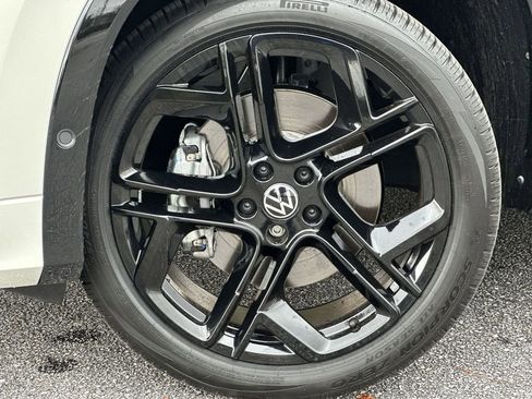 New 2026 Volkswagen Tiguan SE R-Line image 10