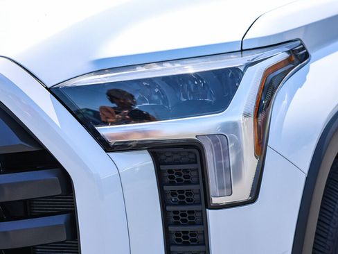 Certified 2025 Toyota Tundra Limited AWD/4WD image 22